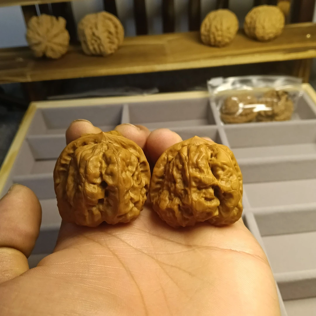 精品文玩核桃四座楼狮子头手把件可盘玩包浆原色麒麟纹