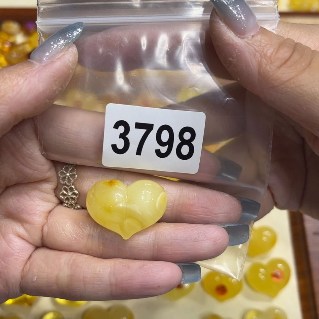 琥珀颈饰未镶嵌亲亲