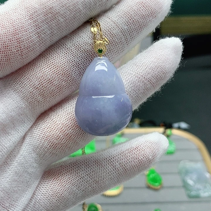 翡翠18K金镶嵌颈饰翡翠18 K金镶嵌项链吊坠