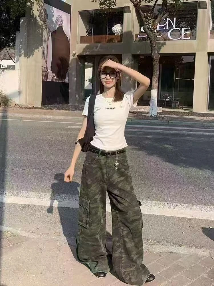 随机牛仔裤一条。码数联系客服