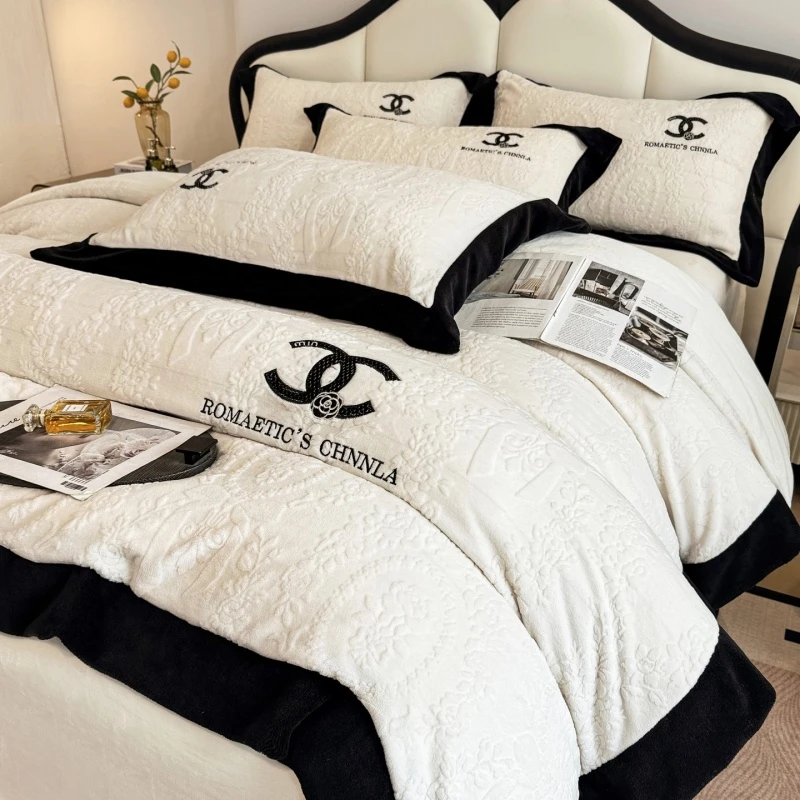 正品高奢大牌加厚保暖雕花牛奶绒被套时尚绣花绒四件套双面绒被罩