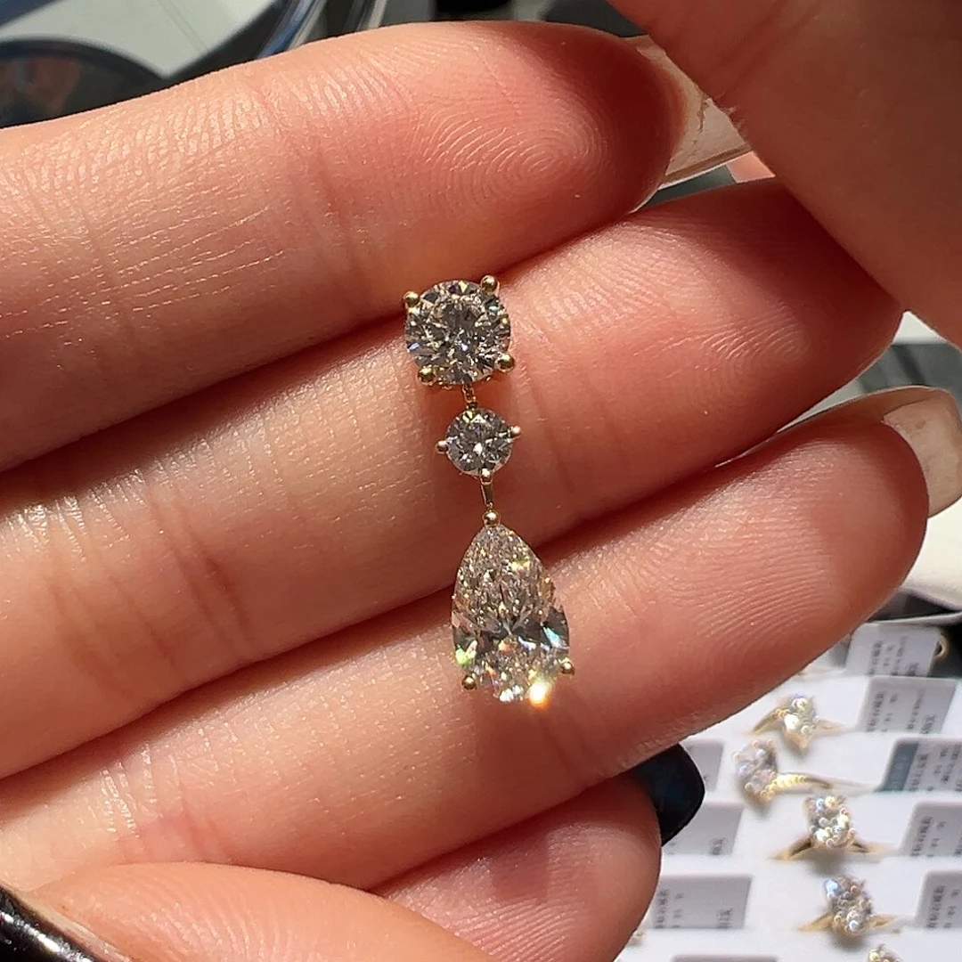 18K金镶嵌实验室培育钻石吊坠1.6 克拉孤品放漏