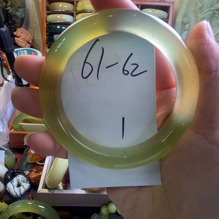 可***鹉蛇纹石玉未镶嵌手镯