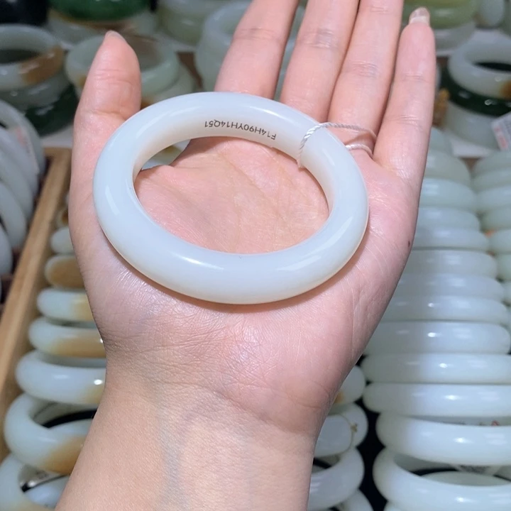 和田玉手镯未镶嵌羊脂白玉