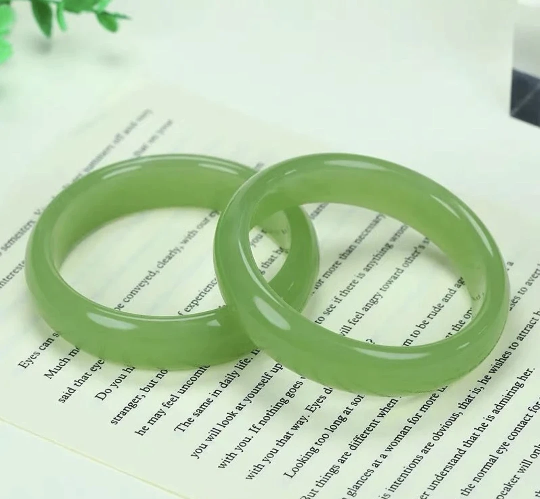 正宗乌兰海果绿精品镯形