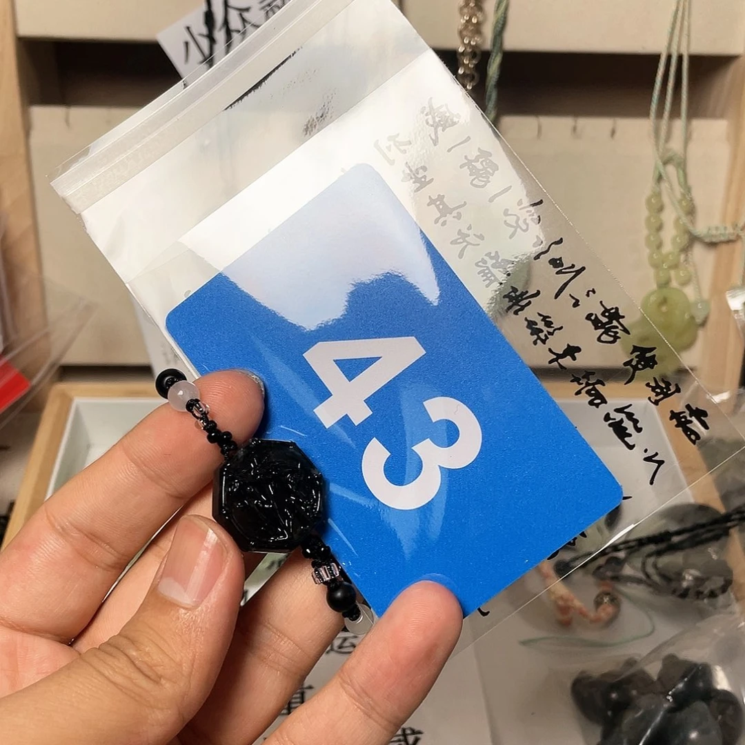 蛇纹石玉颈饰合金