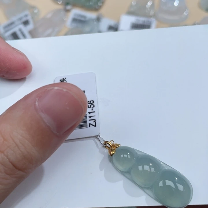 颈饰18K金镶嵌翡翠