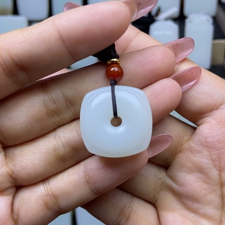 颈饰未镶嵌和田玉