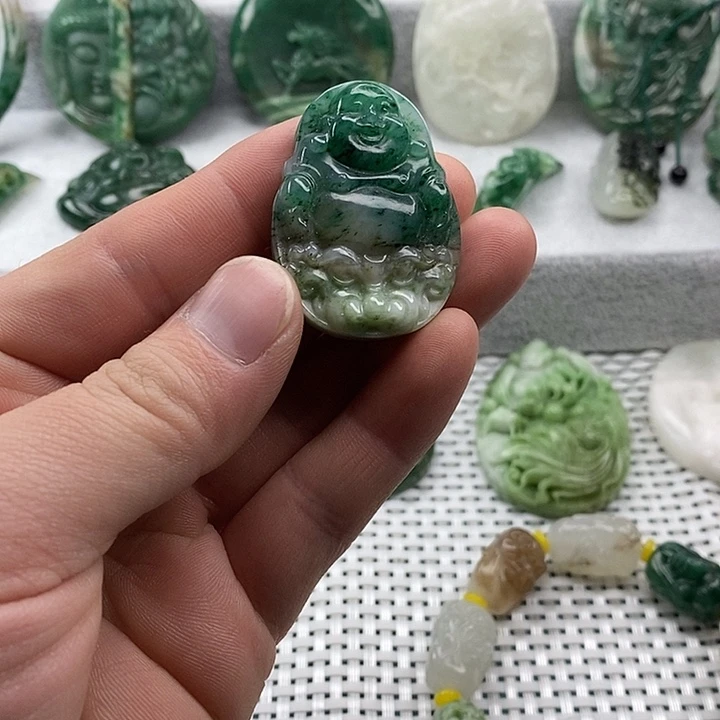 独山玉未镶嵌颈饰