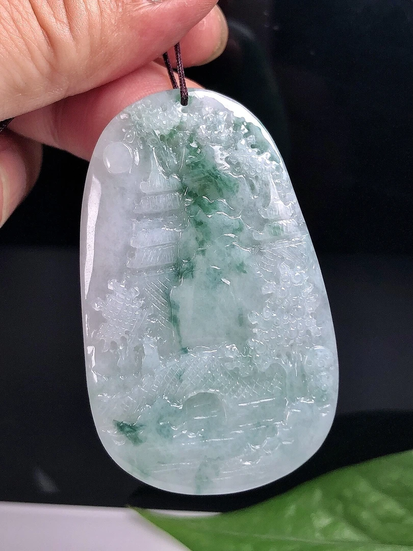 缅甸天然翡翠A货冰润飘花精美山水牌吊坠精雕冰透正品时尚翡翠