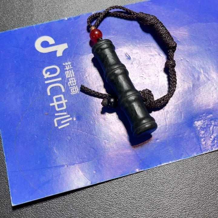 和田玉未镶嵌颈饰性**人