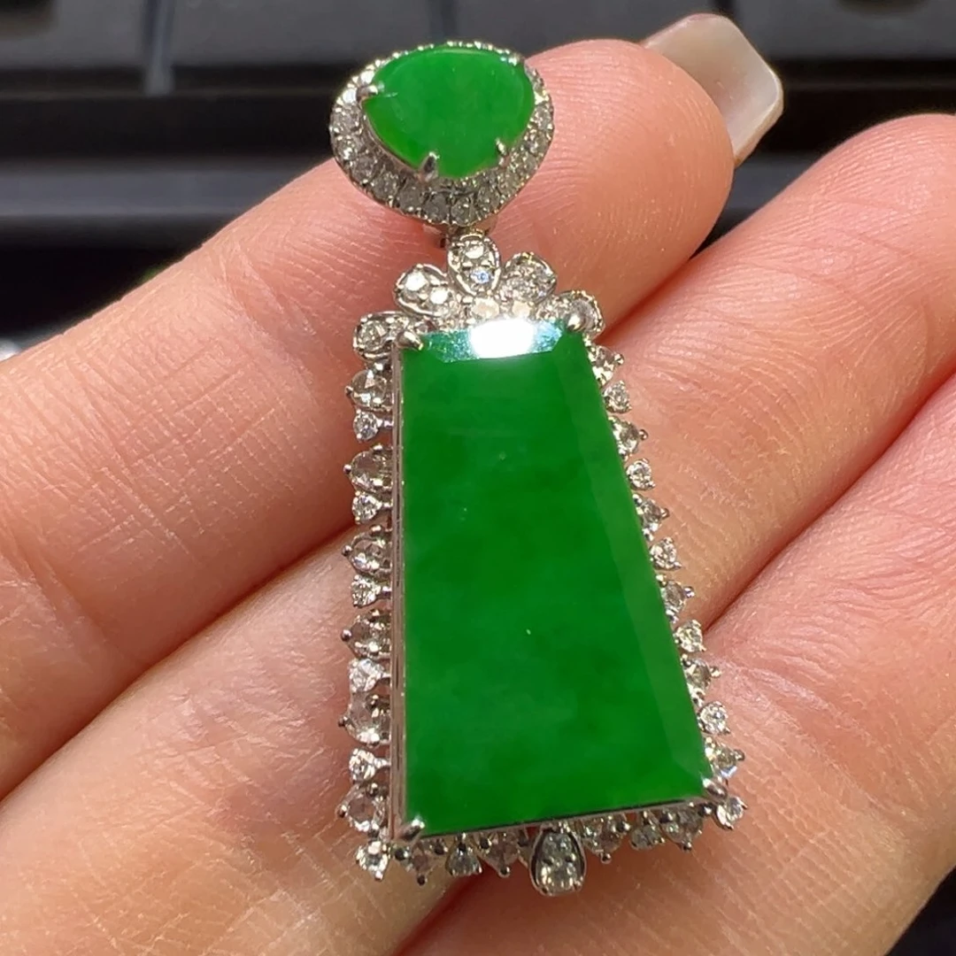 翡翠颈饰18K金镶嵌翡翠