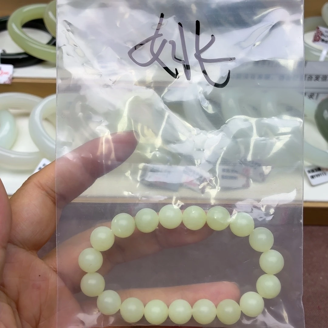 姚***～未镶嵌手镯和田玉
