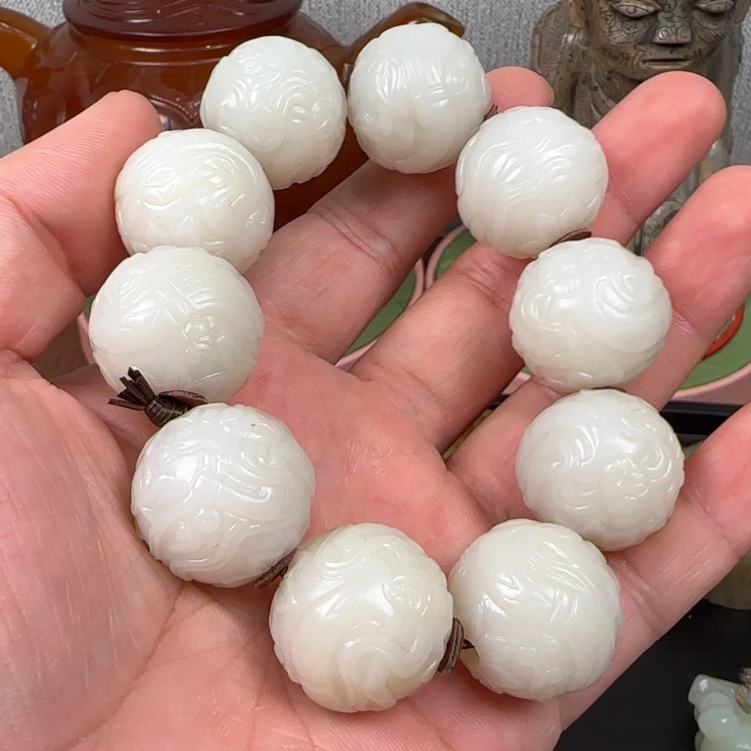 小***。非常精美的脖挂件