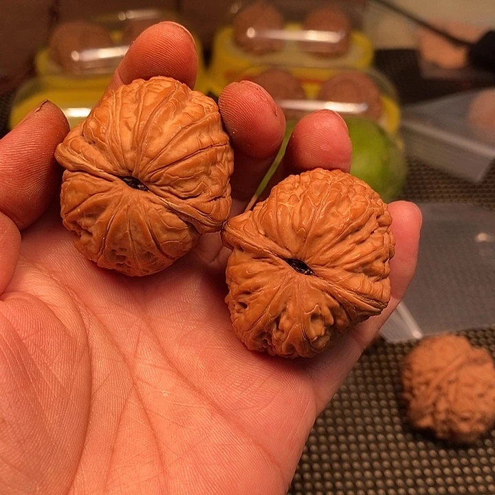 居***危桃核吊坠平谷元宝