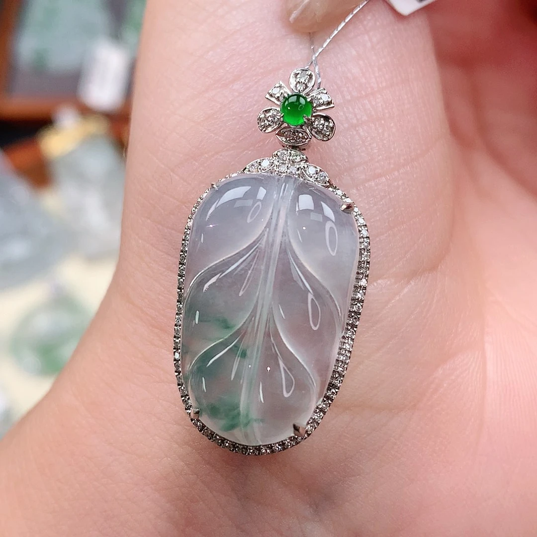 颈饰18K金镶嵌翡翠叶子