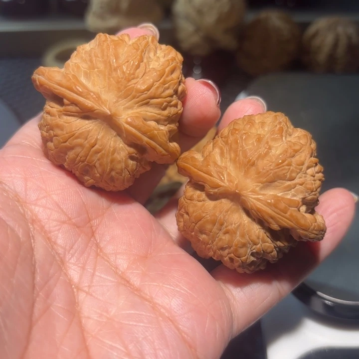 文玩核桃把件42无修血麒麟