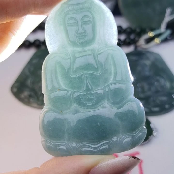 翡翠颈饰未镶嵌天然的A货翡翠多样性发货