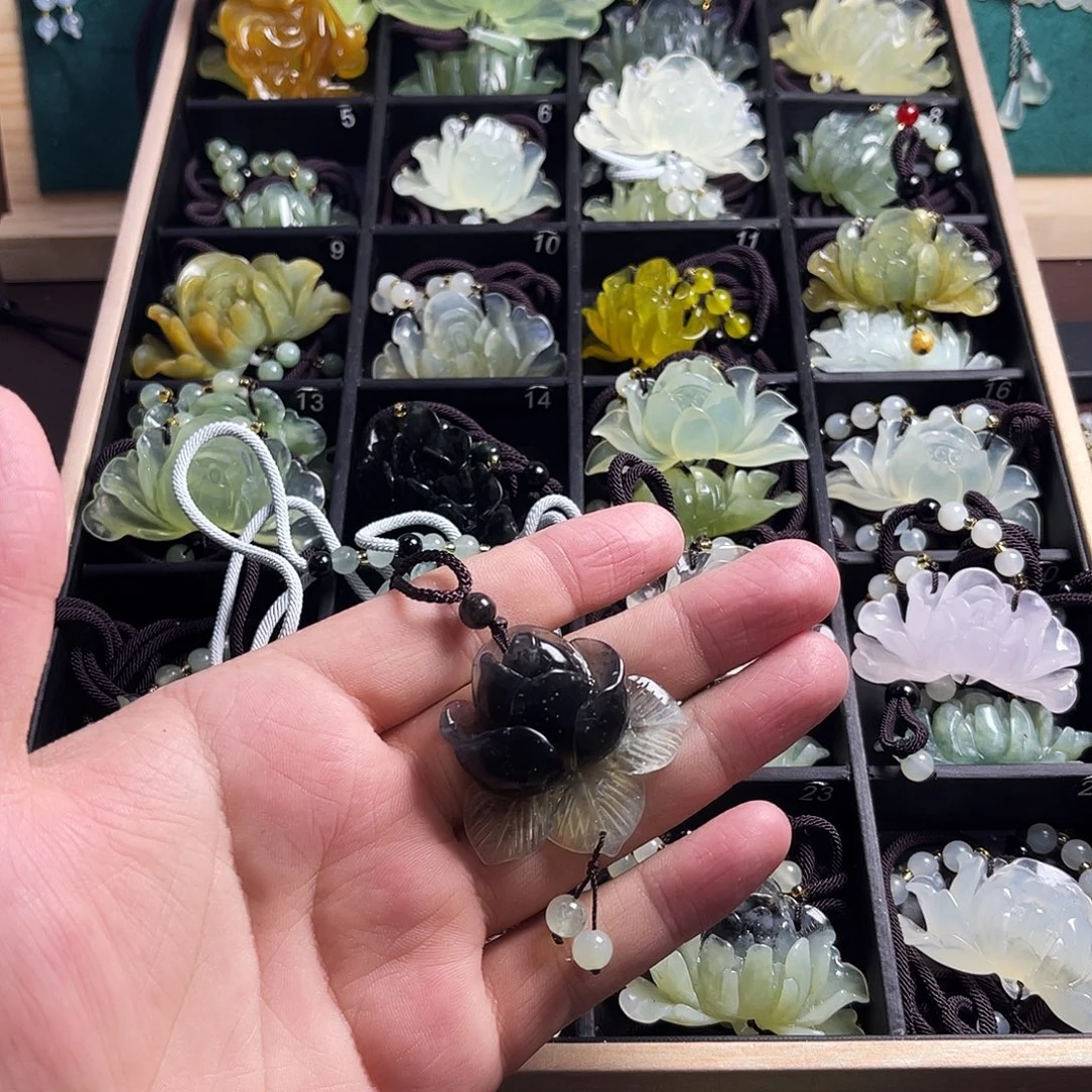 风***蹈蛇纹石玉未镶嵌颈饰