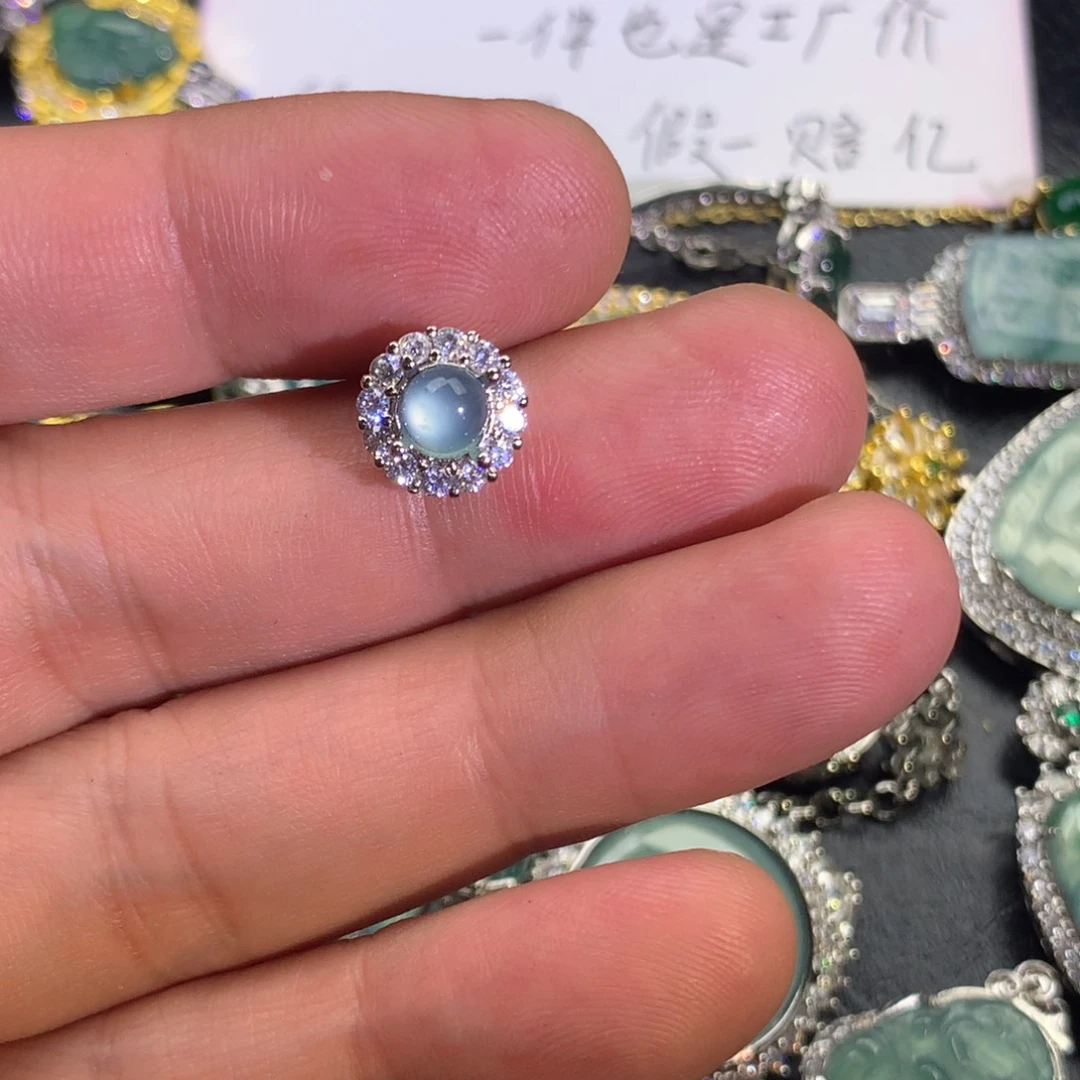 翡翠颈饰未镶嵌耳钉