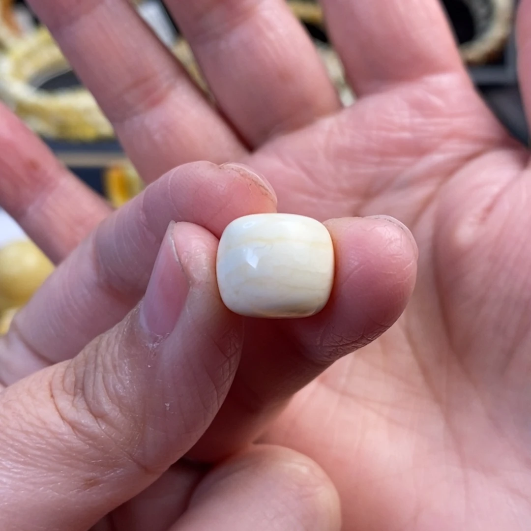 蜜蜡未镶嵌裸石瓷白虎皮纹老型单珠13