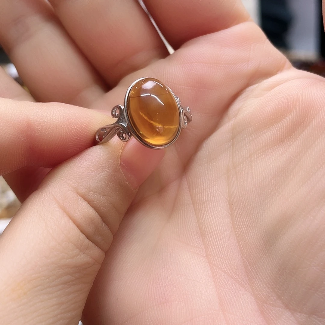 琥珀裸石未镶嵌杨**依大