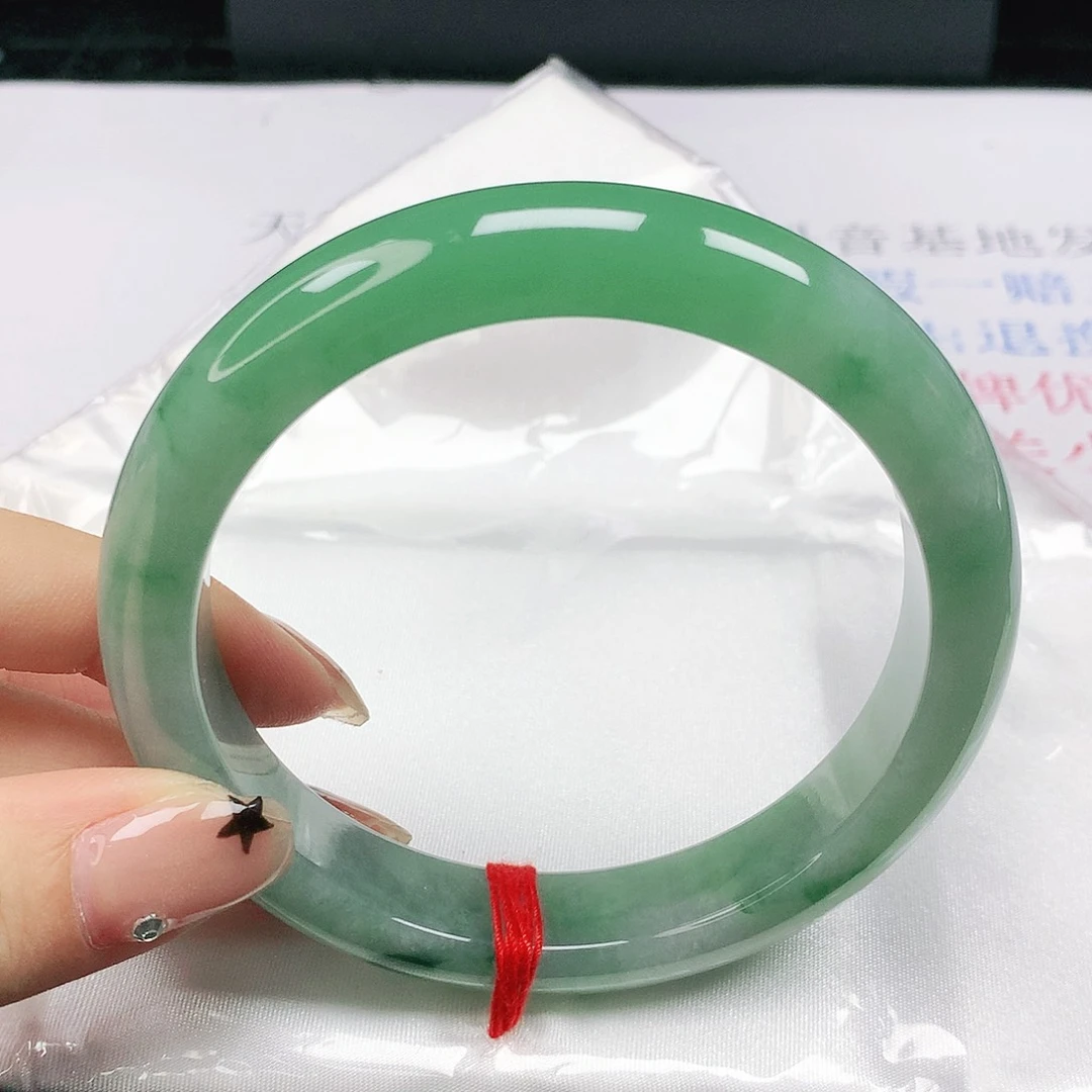 奔***猫翡翠手镯未镶嵌翡翠63.7果绿渐变飘花正圈