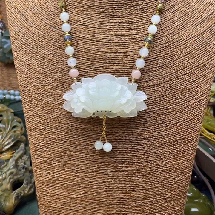 蛇纹石玉未镶嵌吊坠