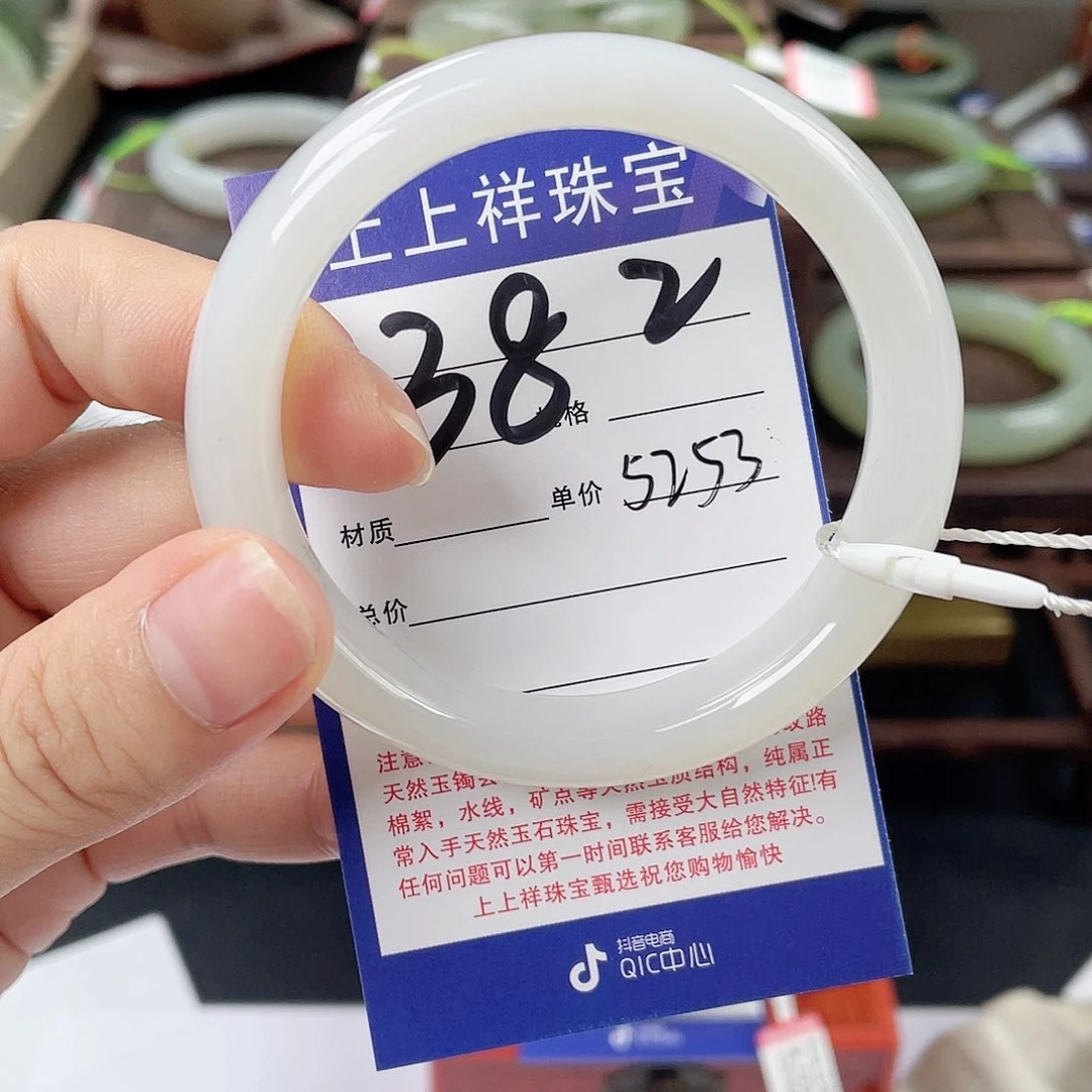 和田玉手镯未镶嵌