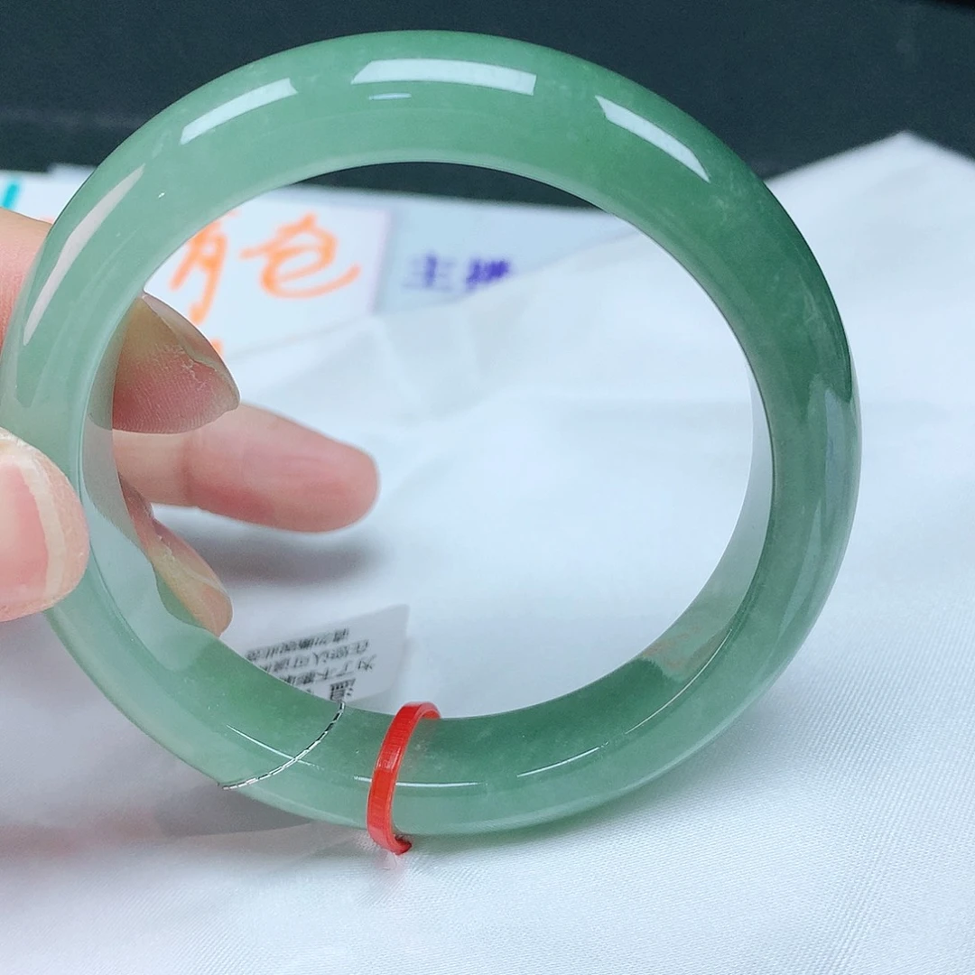 翡翠手镯未镶嵌53圈