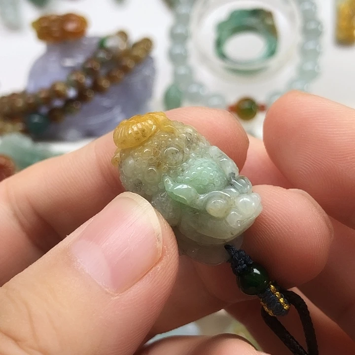 翡翠未镶嵌颈饰翡翠