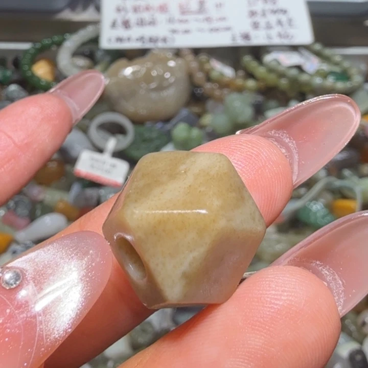 和田玉未镶嵌珠宝半成品