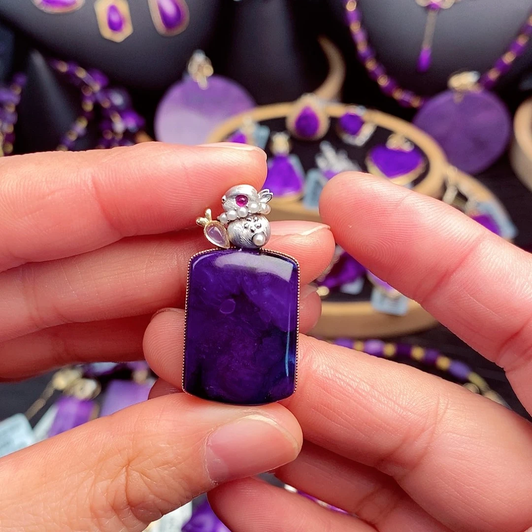 苏纪石（舒俱来）吊坠18K金镶嵌