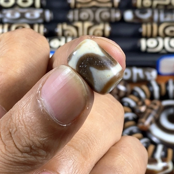 只买单纯的吊坠，没带链子，属的性质。