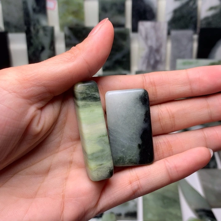 独山玉颈饰未镶嵌