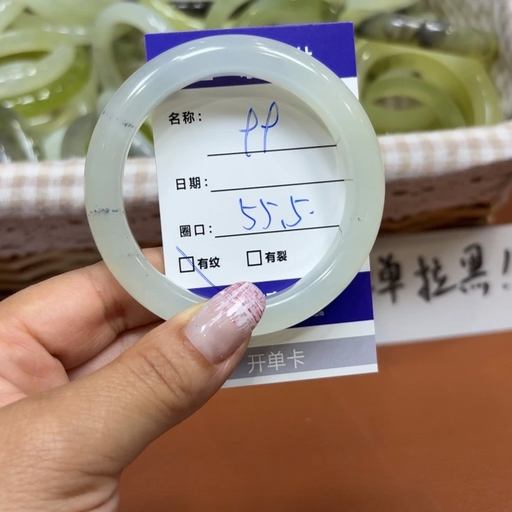 未镶嵌岫玉手镯天然