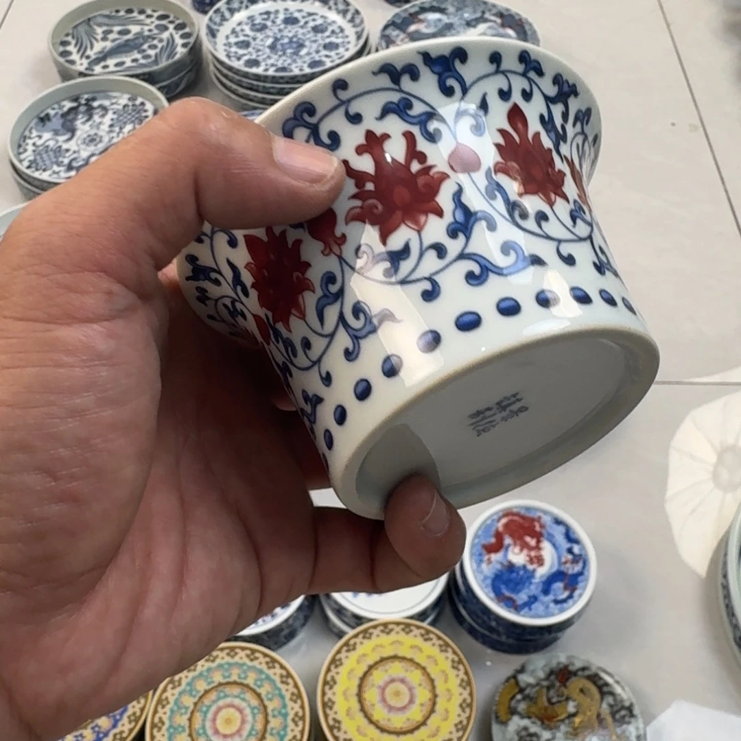 杯釉里红缠枝莲三才盖碗