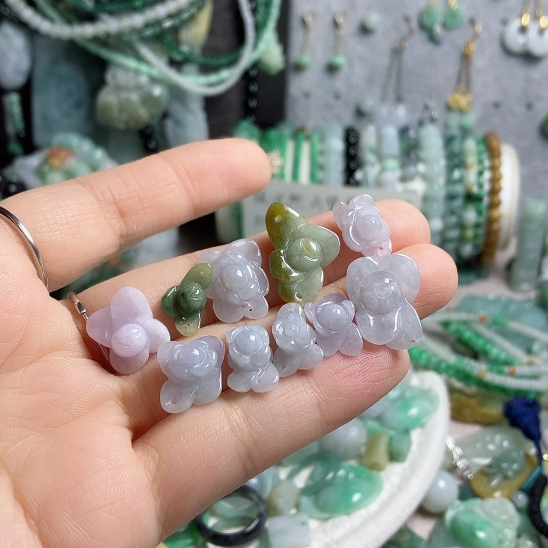 翡翠颈饰未镶嵌戒指花花