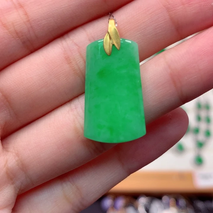 翡翠18K金镶嵌颈饰翡翠