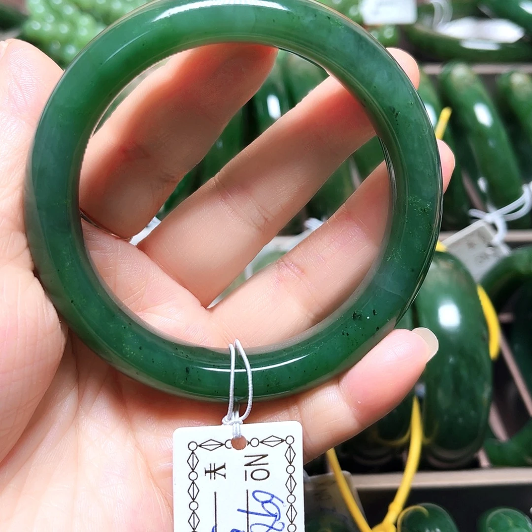 和田玉（碧玉）未镶嵌手镯