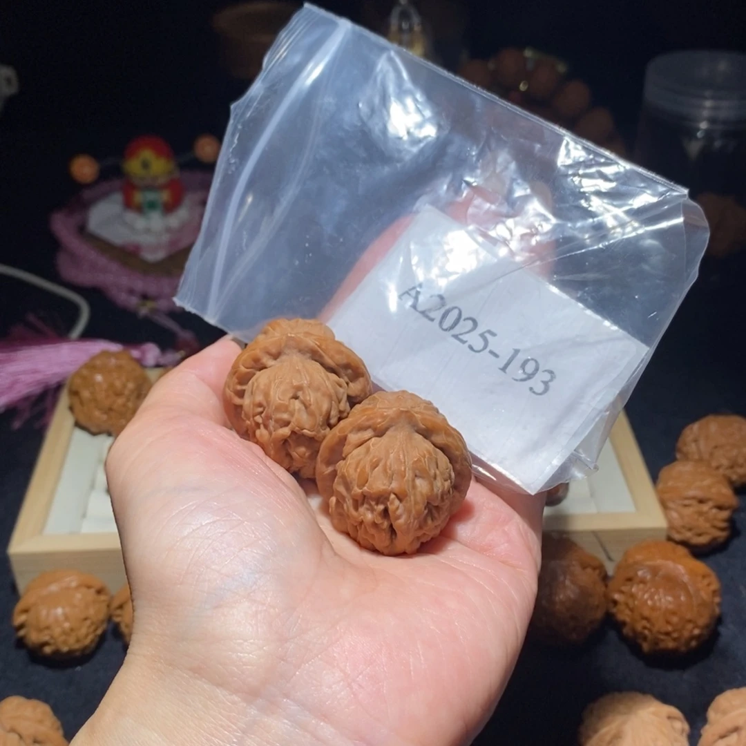文玩核桃吊坠金字塔34