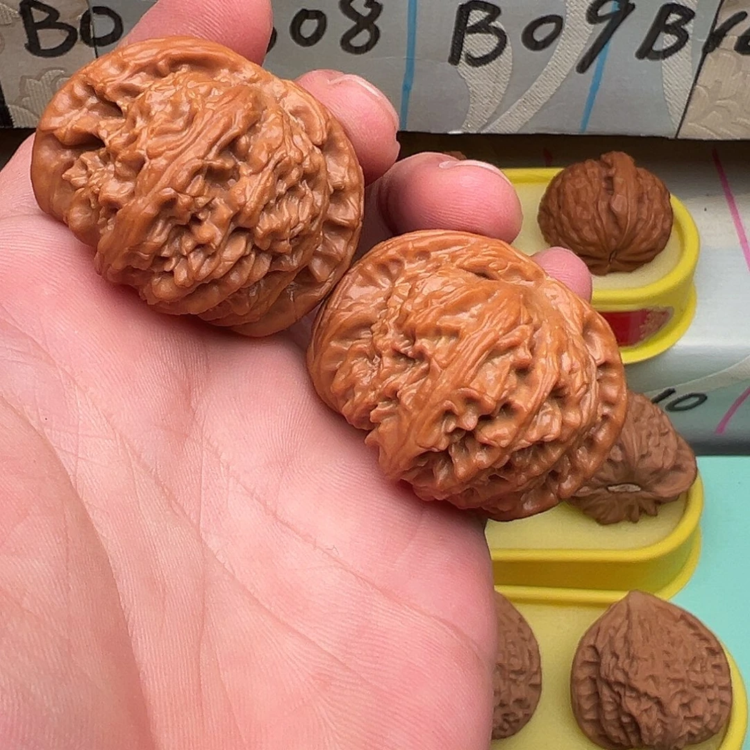 文玩核桃吊坠白狮子43