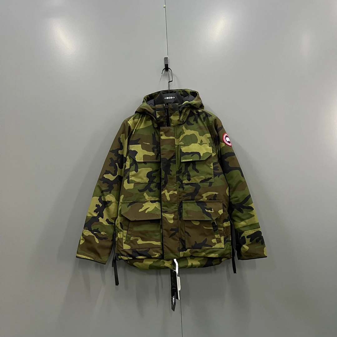 99新 CANADA GOOSE （ll）  多口袋迷彩羽绒服 018014