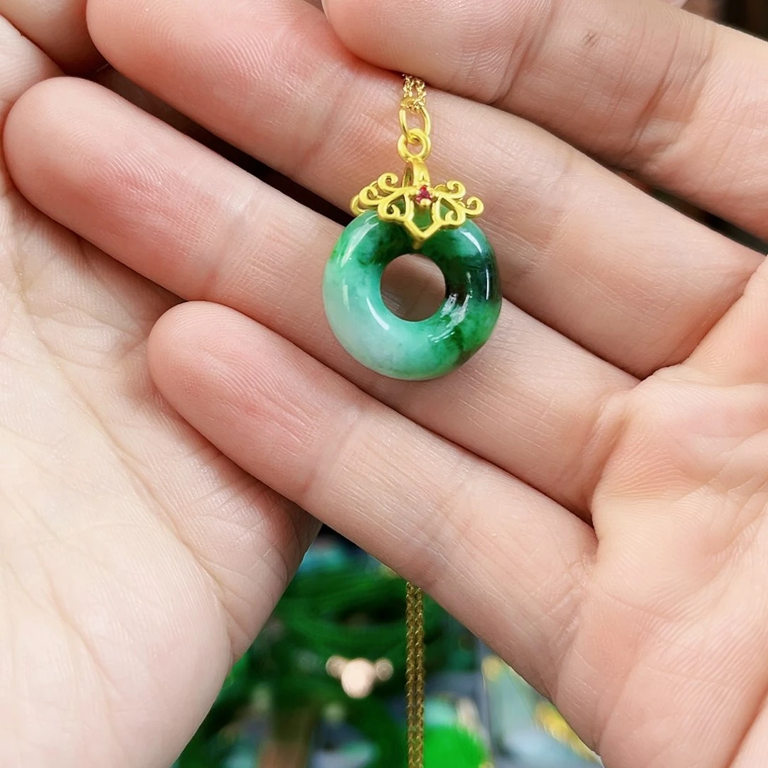 翡翠颈饰未镶嵌吊坠多样性