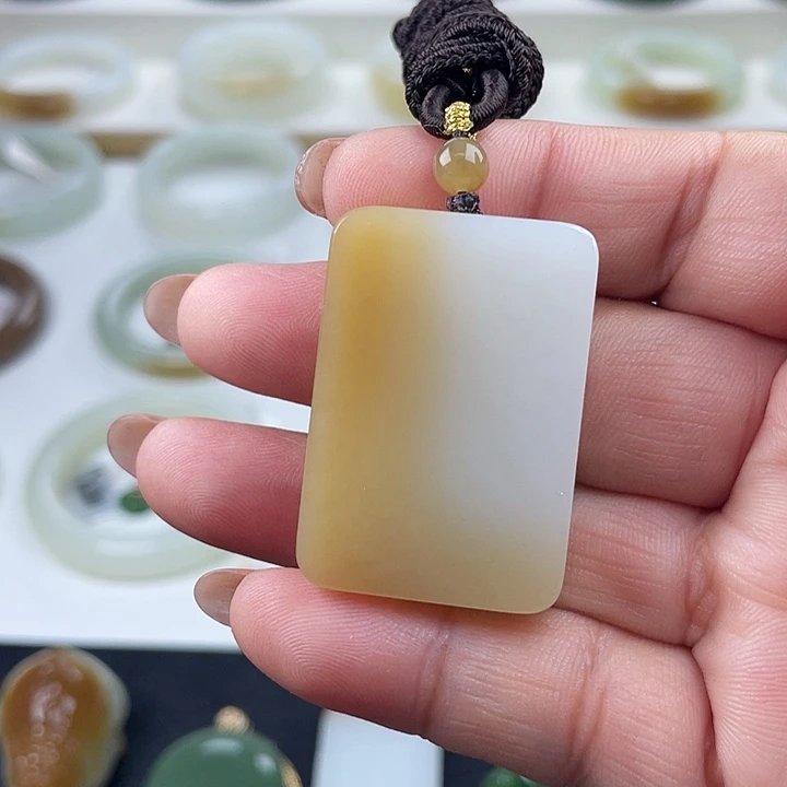 和田玉（糖玉）未镶嵌颈饰