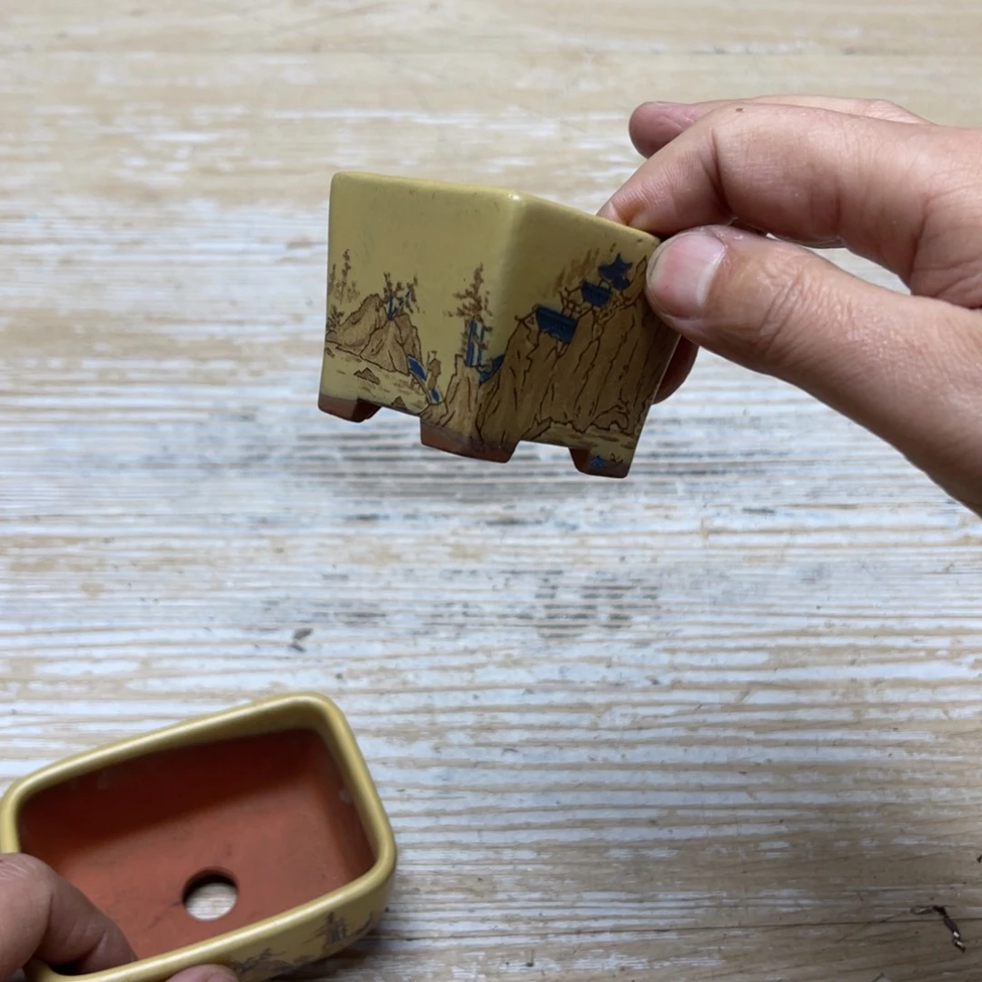 瓷片雨**峰密密麻麻地排列着一个