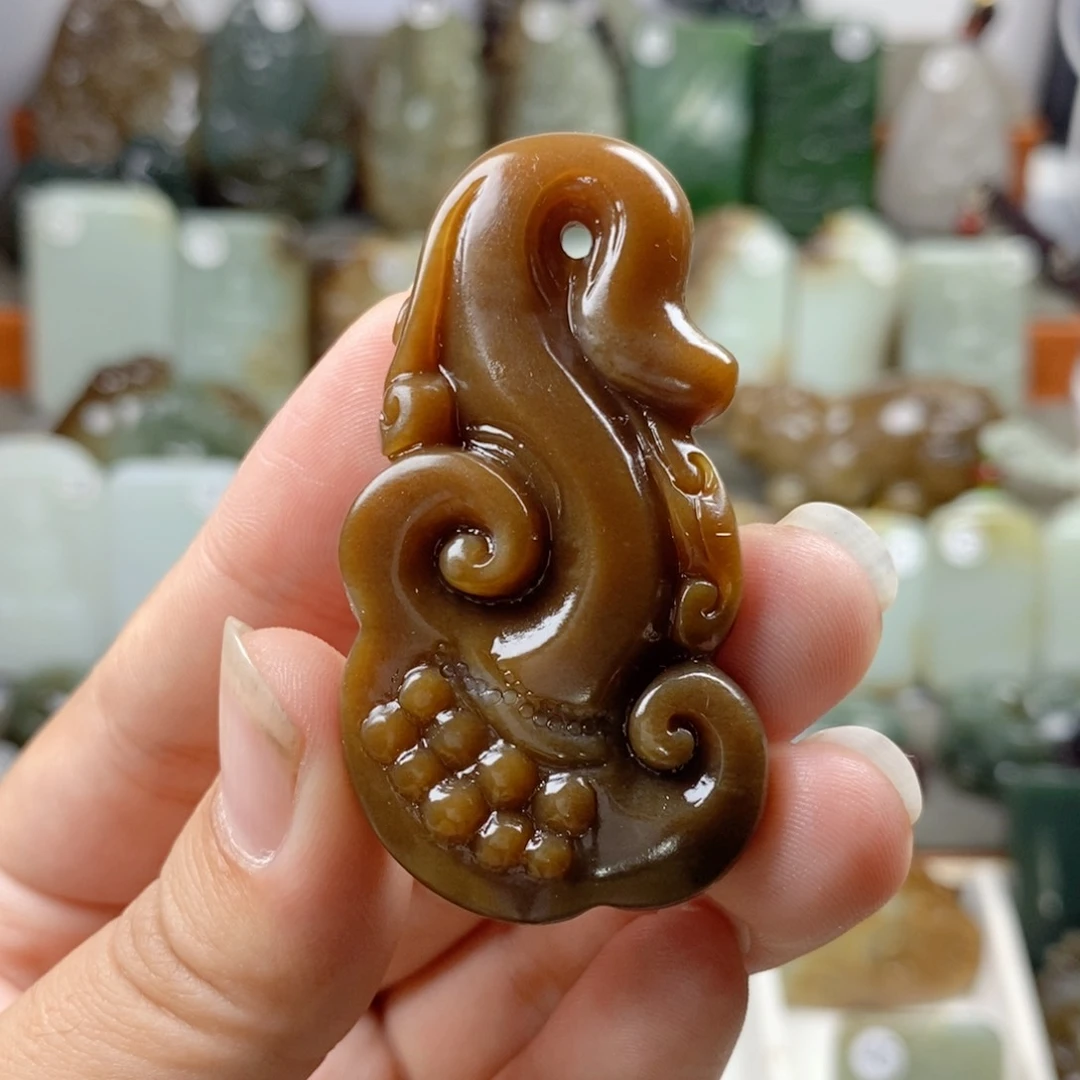 颈饰未镶嵌和田玉（糖玉）