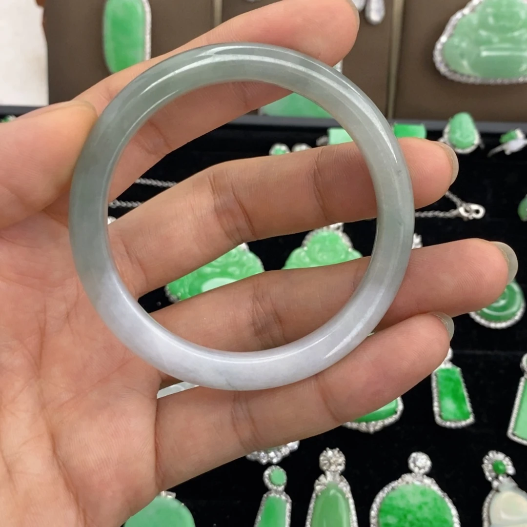 翡翠手镯未镶嵌天然翡翠