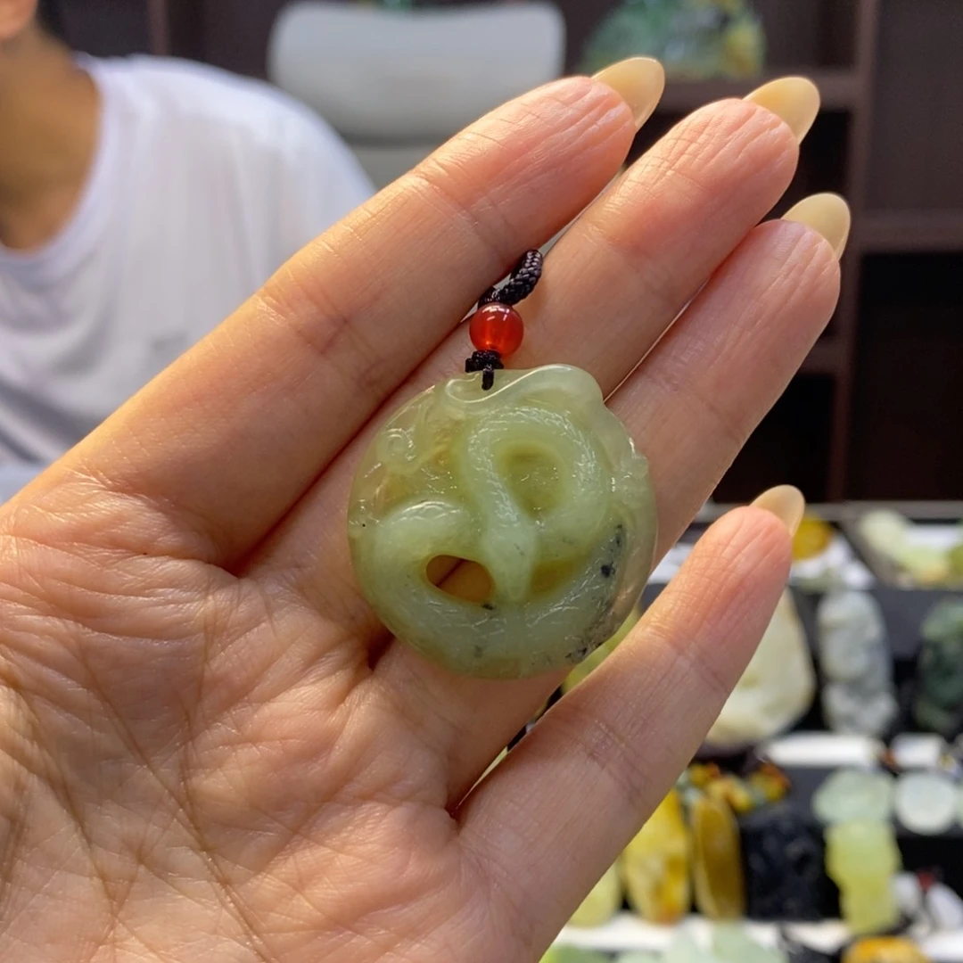 未镶嵌蛇纹石玉颈饰