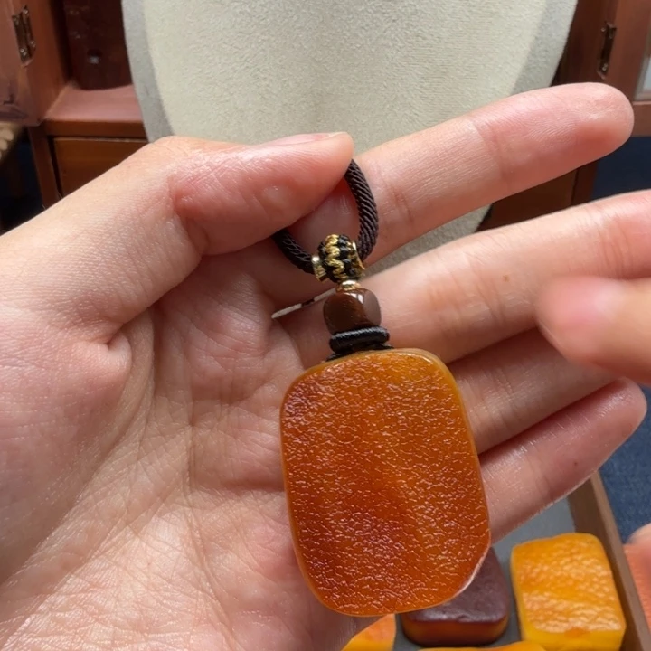 蜜蜡未镶嵌吊坠(赠链)